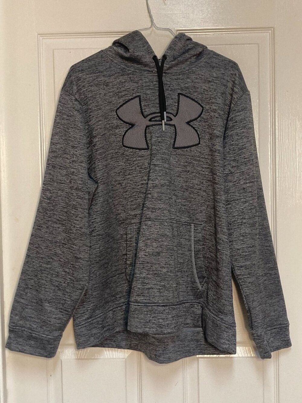 Men's hoodie by Uner Armour gray/charcoal black sze XL